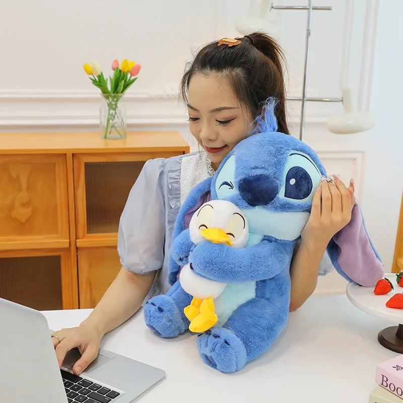 Pelúcia Stitch com Patinho